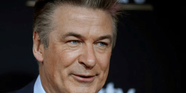 Fiscal imputa a Alec Baldwin y otras dos personas por disparo mortal durante rodaje de 'Rust'