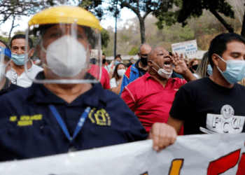 Docentes jubilados en Venezuela: condenados a regresar a las aulas o a buscarse a otra profesión