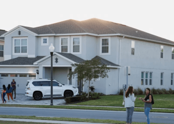 Vista de la casa donde el expresidente brasileño Jair Bolsonaro se está quedando en Orlando, EEUU, el 9 de enero de 2023.