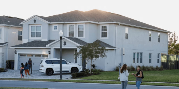 Vista de la casa donde el expresidente brasileño Jair Bolsonaro se está quedando en Orlando, EEUU, el 9 de enero de 2023.