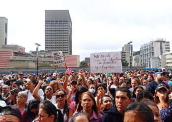 Caracas: Maestros “inician clases” tomando el Ministerio de Educación en protesta por tener salarios de hambre