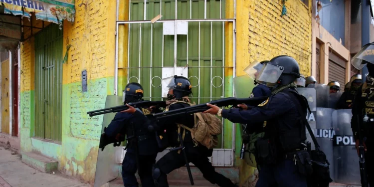 Nueva ola de protestas contra el Gobierno peruano deja 12 muertos: Defensoría del Pueblo