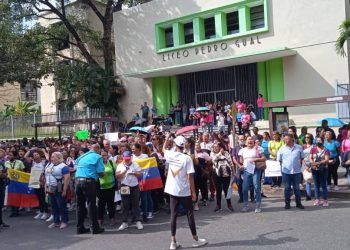 Carabobo: Segundo día de protestas con pésimas condiciones salariales del magisterio en Valencia (+ Video)