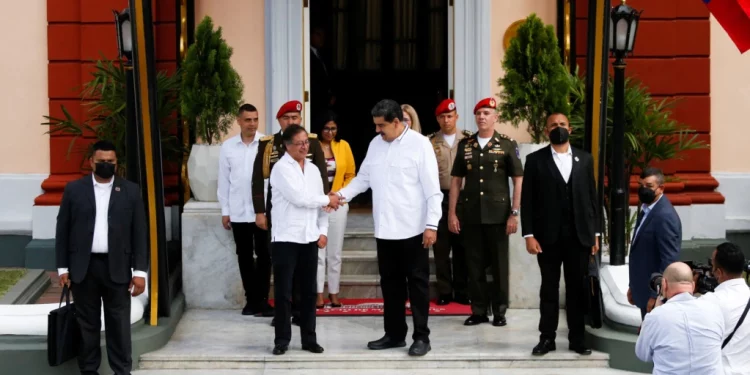 Maduro y Petro se reunieron en Caracas, no ofrecieron declaraciones