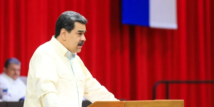 El presidente de Venezuela, Nicolás Maduro, pronuncia un discurso durante la sesión extraordinaria de la Asamblea Nacional del Poder Popular de Cuba, en el Palacio de Convenciones de La Habana, Cuba, el 14 de diciembre de 2022.