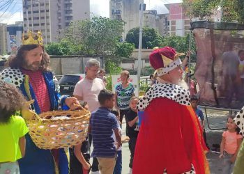 Caracas: Estación de gasolina El Cuño, llevó a Reyes Magos a niños de barriadas