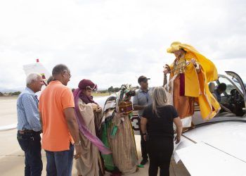 Reyes Magos aterrizan en el Aeroclub Valencia por segundo año consecutivo- imágenes Juan Carlos Hernández
