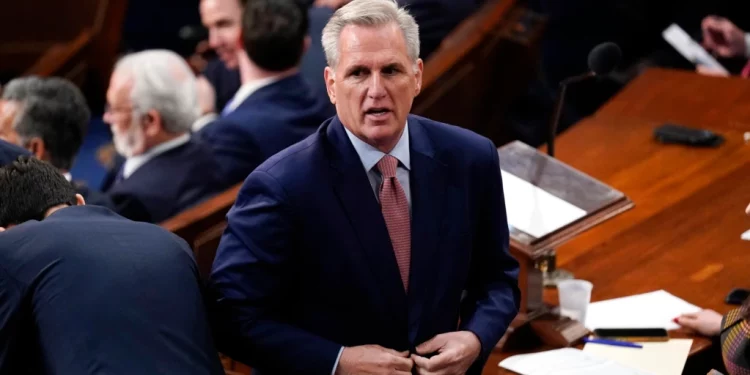 El congresista republicano Kevin McCarthy no pudo obtener los votos suficientes como para convertirse en el nuevo presidente de la Cámara de Representantes durante el día de apertura del 118º Congreso en el Capitolio de Estados Unidos, en Washington, el 3 de enero de 2023
