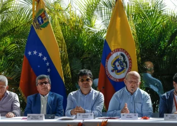 Colombia inicia cese al fuego bilateral con cinco grupos armados