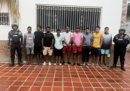 La Guaira: Jugaban carnaval con agua y mojaron a una PNB, este fue el castigo (Imágenes + Video)