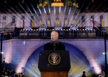 El presidente de EEUU, Joe Biden, ofrece un discurso para marcar primer año de la invasión de Rusia a Ucrania, en Varsovia, Polonia, el 21 de febrero de 2023.