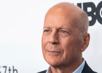 ARCHVO - Bruce Willis en una premiere en Nueva York el 11 de octubre de 2019. La familia del actor de 67 años dijo en un comunicado que tiene un diagnóstico de demencia frontotemporal. (Foto Charles Sykes/Invision/AP, archivo