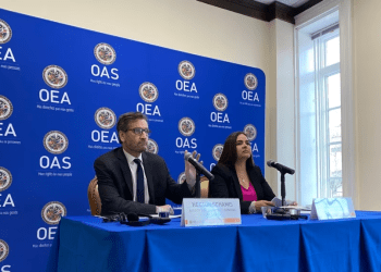 Hector Schamis, asesor del secretario general de la OEA y Tamara Suju, directora ejecutiva del Instituto CASLA, presentan informe sobre crímenes de lesa humanidad ocurridos en las cárceles de Venezuela. 15 de febrero de 2023.