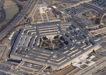 ARCHIVO - El Pentágono, sede del Departamento de Defensa de EEUU visto desde el Air Force One mientras sobrevuela Washington, el 2 de marzo de 2022.
