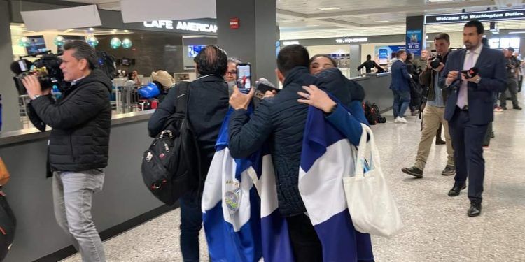 Nicaragua libera a 222 presos políticos, Estados Unidos le brina asilo