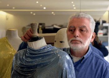 El diseñador de moda francés nacido en España Paco Rabanne en su taller de París 18 de mayo