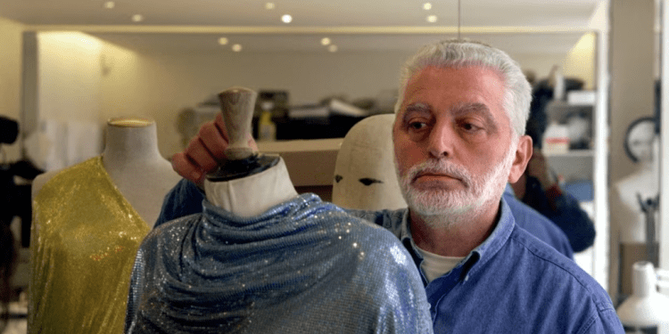 El diseñador de moda francés nacido en España Paco Rabanne en su taller de París 18 de mayo