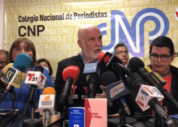 Tinedo Guia, presidente del Colegio Nacional de Periodista solicitó información sobre el alcance de una propuesta de curso.
