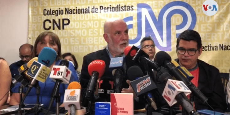Tinedo Guia, presidente del Colegio Nacional de Periodista solicitó información sobre el alcance de una propuesta de curso.