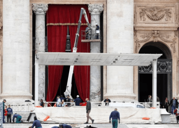 El Vaticano: el Papa saldrá del hospital el sábado, presidirá el Domingo de Ramos