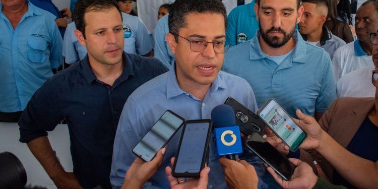 Alcalde León Jurado se incorpora a las filas políticas de Fuerza Vecinal