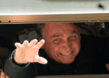 Bolsonaro regresa a Brasil tras pasar tres meses en Florida
