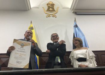 Clezulia otorgó reconocimiento a la Escuela de Teatro «Inés Laredo» por sus 45 años de trayectoria