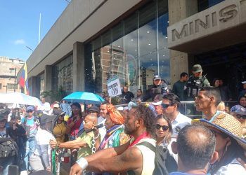 Caracas: Maestros provenientes de todo el país hicieron plantón frente al Ministerio de Educación