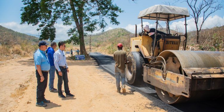 Alcalde de San Diego supervisó trabajos en La Colectora