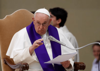 El papa amplía alcance de ley de abusos sexuales a los líderes laicos