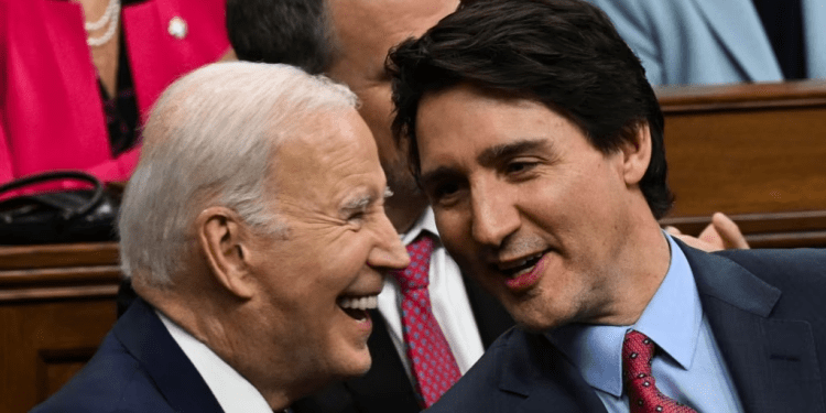 Biden y Trudeau anuncian acuerdo para detener cruces fronterizos irregulares entre EEUU y Canadá
