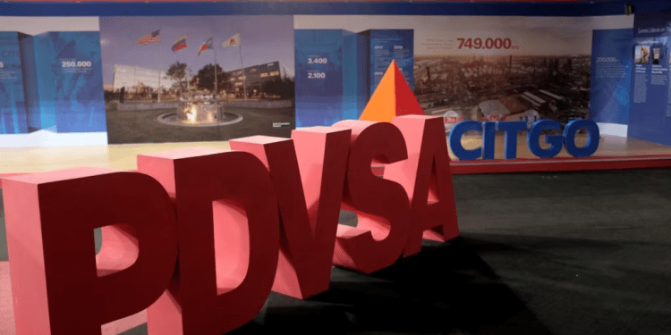 FOTO DE ARCHIVO: Los logotipos corporativos de la petrolera estatal PDVSA y Citgo Petroleum Corp en Caracas, Venezuela, el 30 de abril de 2018. REUTERS/Marco Bello/File Photo