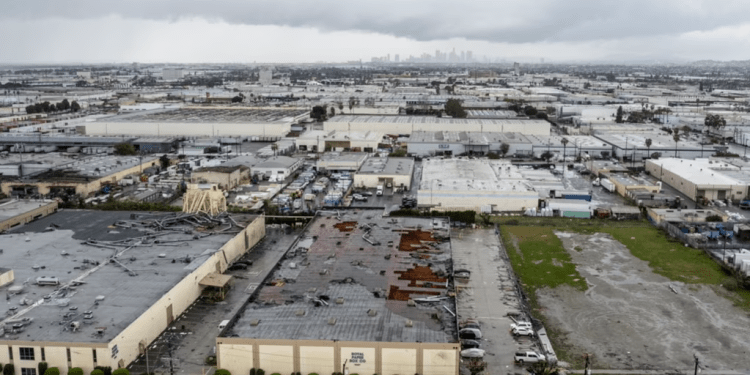 Los Ángeles: Tornado azota ciudad al sur (+ Video)