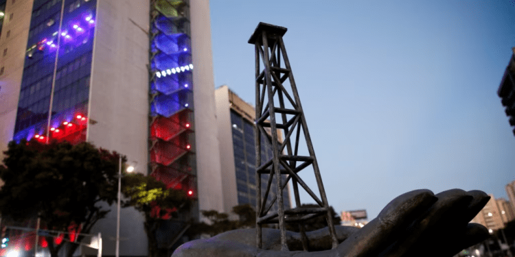 ARCHIVO | Sede de la compañía petrolera estatal Petróleos de Venezuela (PDVSA) en Caracas, Venezuela.