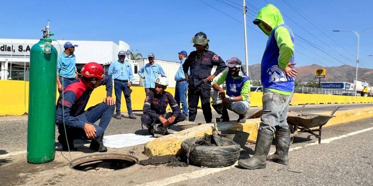 Carabobo: Alcaldía de San Diego extrajo objetos que obstruían flujo de agua en Distribuidor Castillito
