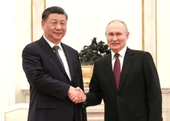 El presidente ruso, Vladimir Putin, y el presidente chino, Xi Jinping, asisten a una reunión en el Kremlin en Moscú, Rusia, el 20 de marzo de 2023.