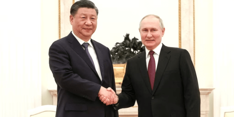 El presidente ruso, Vladimir Putin, y el presidente chino, Xi Jinping, asisten a una reunión en el Kremlin en Moscú, Rusia, el 20 de marzo de 2023.