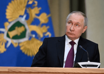El presidente ruso, Vladimir Putin, asiste a una reunión del colegio de la oficina del Fiscal General en Moscú, Rusia, el 15 de marzo de 2023.