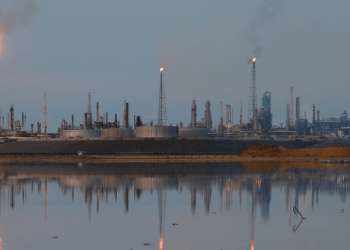 Vista general del complejo de refinería Amuay, perteneciente a la petrolera estatal venezolana PDVSA, en Punto Fijo, Venezuela, 17 de noviembre de 2016.