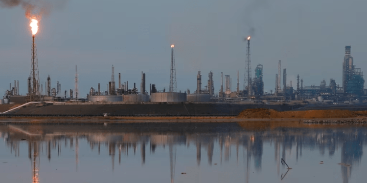 Vista general del complejo de refinería Amuay, perteneciente a la petrolera estatal venezolana PDVSA, en Punto Fijo, Venezuela, 17 de noviembre de 2016.
