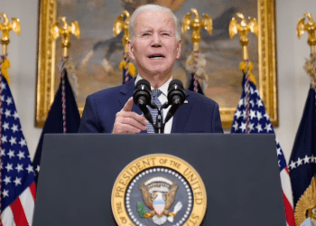 El presidente Joe Biden habla sobre el sistema bancario en la Sala Roosevelt de la Casa Blanca, el lunes 13 de marzo de 2023 en Washington. (Foto AP/Andrew Harnik)