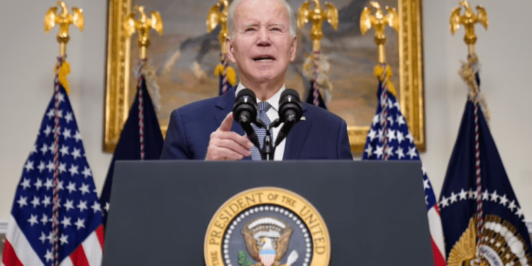 El presidente Joe Biden habla sobre el sistema bancario en la Sala Roosevelt de la Casa Blanca, el lunes 13 de marzo de 2023 en Washington. (Foto AP/Andrew Harnik)