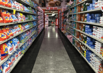 En contraste con la escasez que vivió el país, los supermercados en Venezuela actualmente están llenos de una gran variedad de productos