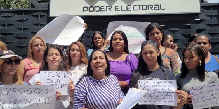 Carabobo: Mujeres de AD «en resistencia» exigen al CNE facilitar inscripción y actualización de electores (+ Video)