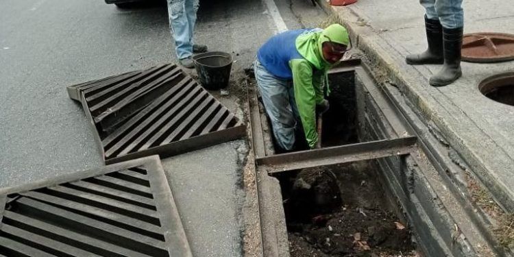 Carabobo: Alcaldía de San Diego inicia trabajos preventivos de limpieza al alcantarillado