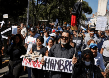 Los venezolanos luchan a diario con problemas surgidos de la crisis económica, que afectan su calidad de vida y su estabilidad emocional, afirman los expertos.