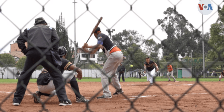 Colombia: Migrantes venezolanos introducen el sóftbol en el vecino país (+Video)