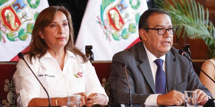 Presidenta de Perú culpa a los migrantes venezolanos de la criminalidad en su país