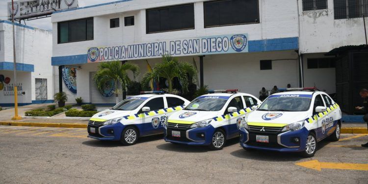 Tras retomar Policía Municipal, Alcalde de San Diego entregó primer lote de patrullas