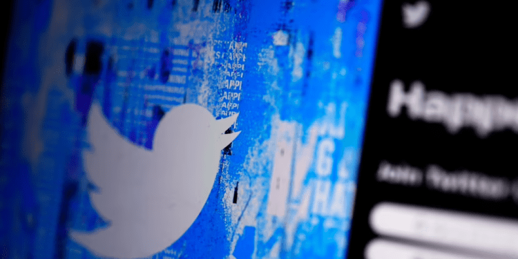 Twitter empieza a retirar marcas azules de cuentas verificadas
